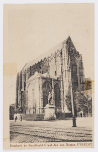 606348 Gezicht op de Domkerk (Domplein) te Utrecht.